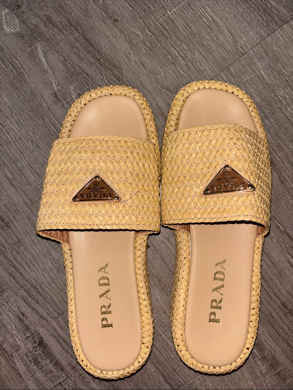 Authentic Prada women Crochet Slide Sandals in Natural Beige with Gold Logo - Picture 3 of 5